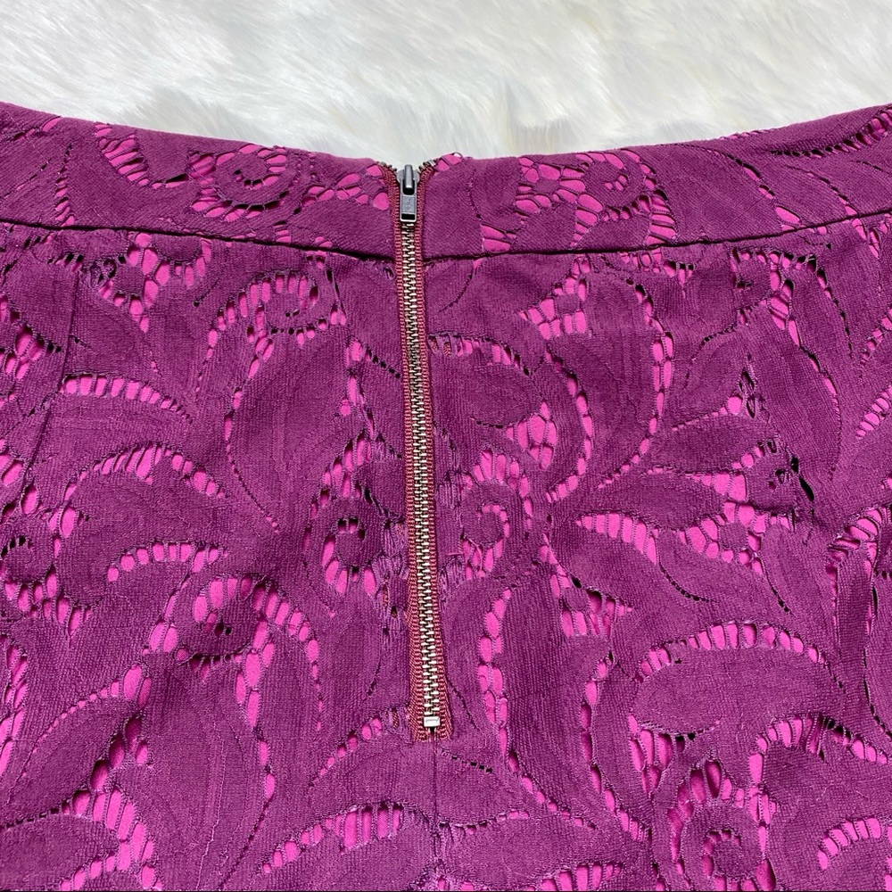 🆕 CAbi Plumberry Frolic Lace Pencil Skirt - Sz 10 - Picture 4 of 8